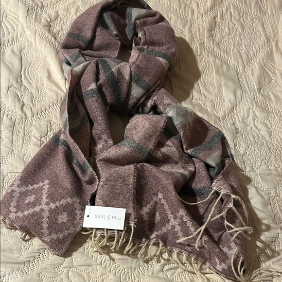 MIA & TESS Gray  Lilac Scarf 28/72" Fringe Shawl  Brand New - Picture 4 of 6